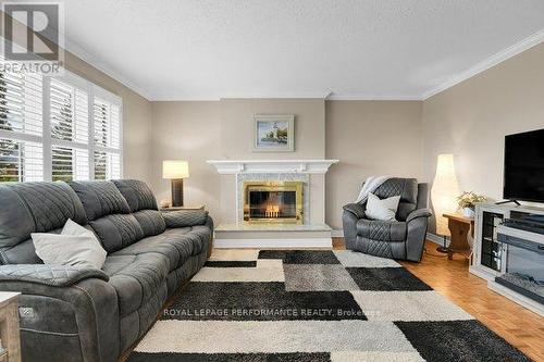 401 Phoenix Crescent, Ottawa, ON 
