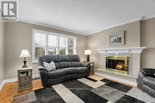 401 Phoenix Crescent, Ottawa, ON 