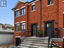 18 JOICEY BOULEVARD Toronto, ON M5M 2S7