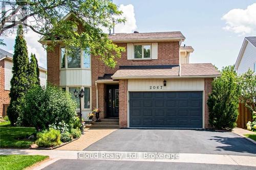 2067 Hunters Wood Drive, Burlington, ON 