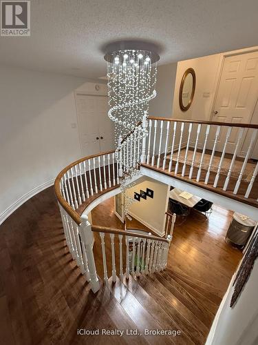 2067 Hunters Wood Drive, Burlington, ON 