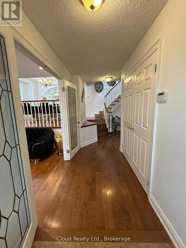 2067 Hunters Wood Drive, Burlington, ON 