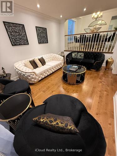 2067 Hunters Wood Drive, Burlington, ON 