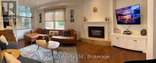 2067 Hunters Wood Drive, Burlington, ON 