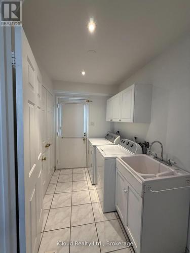 2067 Hunters Wood Drive, Burlington, ON 