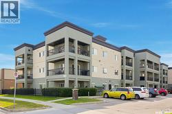 312 106 Hampton CIRCLE  Saskatoon, SK S7R 0C4