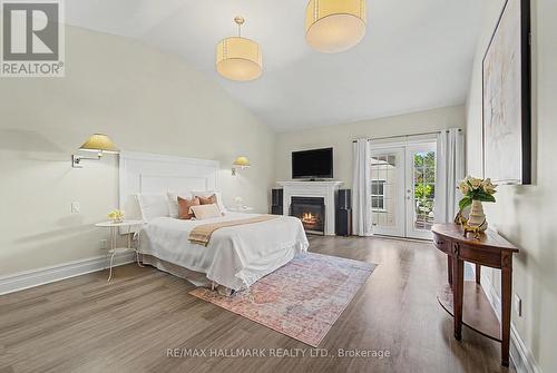 Primary Cathedral Ceiling W/O, Gas FP, BI closet - 52 Colonel Danforth Trail, Toronto, ON 