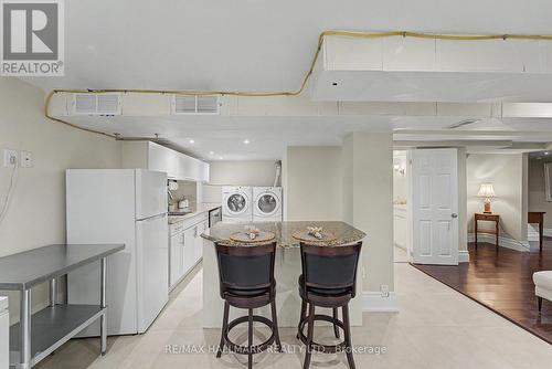 Kitchen with island /granite - 52 Colonel Danforth Trail, Toronto, ON 