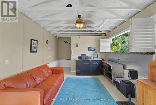 Cabana - Pool house with commercial fridge - 52 Colonel Danforth Trail, Toronto, ON 