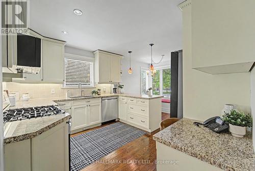 Updated Kitchen with Granite and Gas Stove - 52 Colonel Danforth Trail, Toronto, ON 