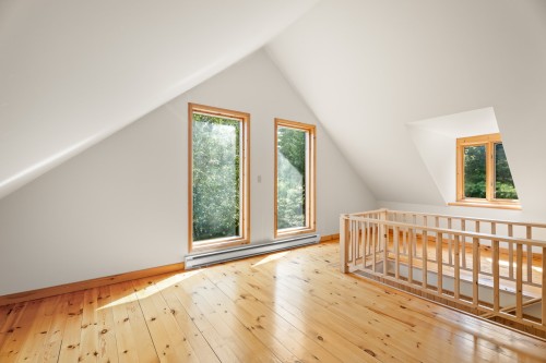 Den - 2506 Rue Du Centre, Val-David, QC 