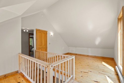 Den - 2506 Rue Du Centre, Val-David, QC 