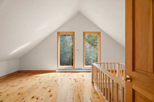Den - 2506 Rue Du Centre, Val-David, QC 