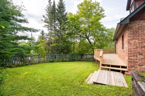 Courtyard - 2506 Rue Du Centre, Val-David, QC 