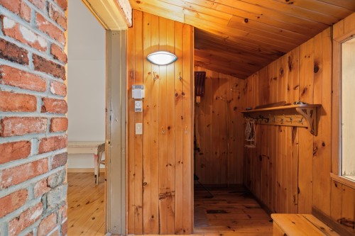 Mud Room - 2506 Rue Du Centre, Val-David, QC 