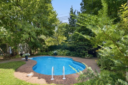 Piscine - 108 Av. Kenaston, Mont-Royal, QC 