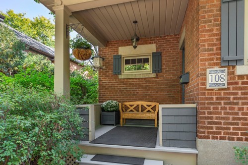 Entrée extérieure - 108 Av. Kenaston, Mont-Royal, QC 