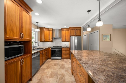 1023 Sylvan Rd, Comox, BC 