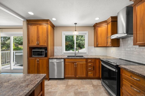 1023 Sylvan Rd, Comox, BC 