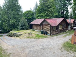 4912 Lochside Dr Saanich, BC V8Y 2E4
