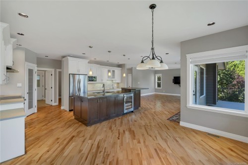 830 Pinecrest Rd, Campbell River, BC 