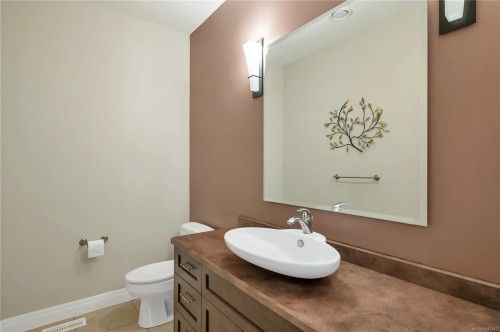 830 Pinecrest Rd, Campbell River, BC 