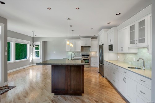 830 Pinecrest Rd, Campbell River, BC 
