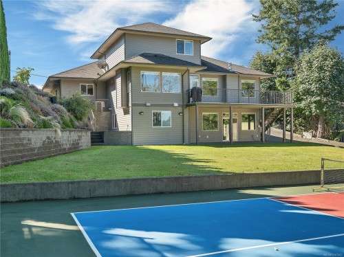 830 Pinecrest Rd, Campbell River, BC 
