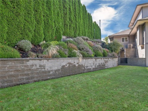 830 Pinecrest Rd, Campbell River, BC 