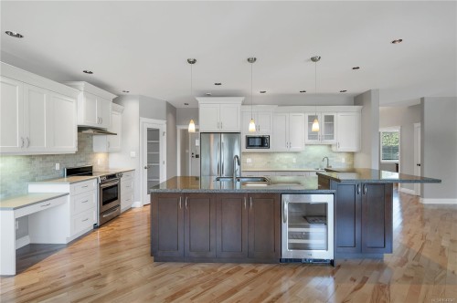 830 Pinecrest Rd, Campbell River, BC 