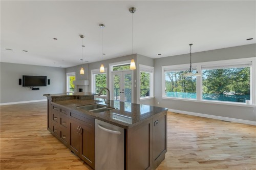 830 Pinecrest Rd, Campbell River, BC 