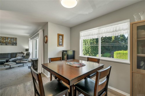825 Pinecrest Rd, Campbell River, BC 