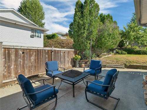 825 Pinecrest Rd, Campbell River, BC 