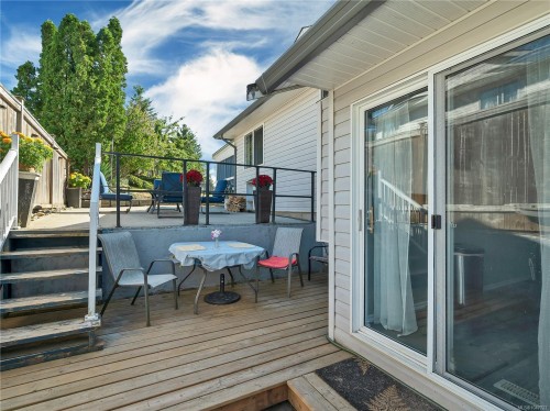 825 Pinecrest Rd, Campbell River, BC 