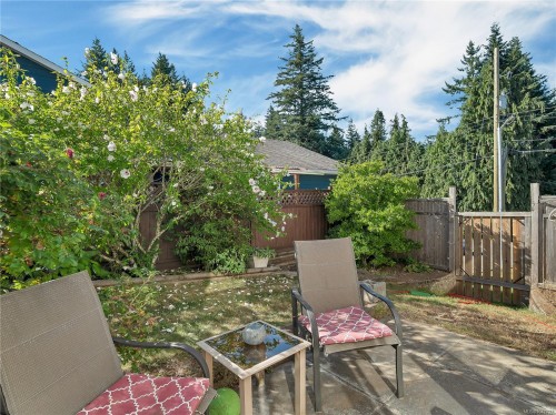 825 Pinecrest Rd, Campbell River, BC 