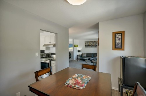 825 Pinecrest Rd, Campbell River, BC 