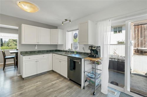 825 Pinecrest Rd, Campbell River, BC 