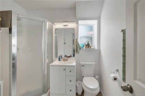 825 Pinecrest Rd, Campbell River, BC 