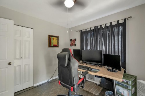 825 Pinecrest Rd, Campbell River, BC 