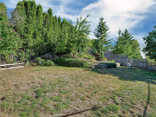 825 Pinecrest Rd, Campbell River, BC 