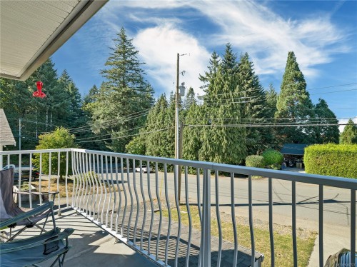 825 Pinecrest Rd, Campbell River, BC 