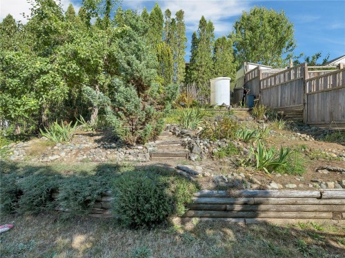 825 Pinecrest Rd, Campbell River, BC 