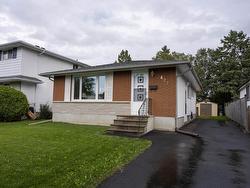 422 Simon Fraser Drive Thunder Bay, ON P7C 4Z8