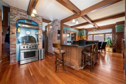 1271 McKenzie St  Victoria, BC V8V 2W6