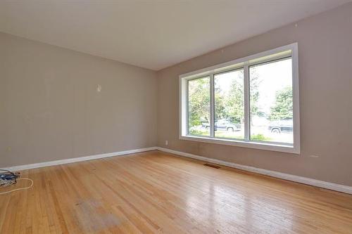 53 Harmon Ave, Winnipeg, MB 