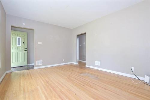 53 Harmon Ave, Winnipeg, MB 