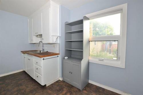 53 Harmon Ave, Winnipeg, MB 