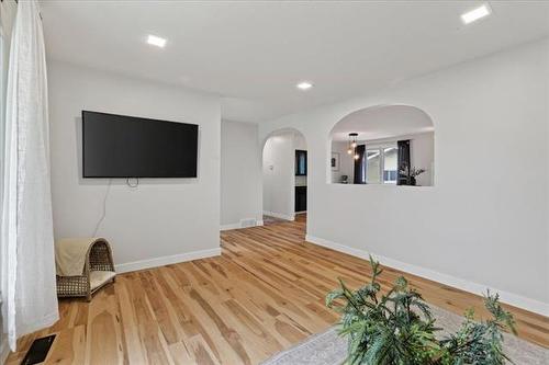 218 Harold Ave, Winnipeg, MB 