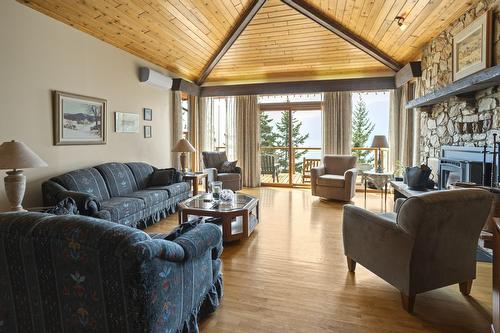 9813 3A Highway, Twin Bays, BC 