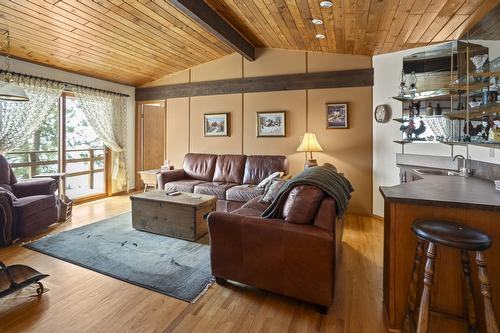 9813 3A Highway, Twin Bays, BC 